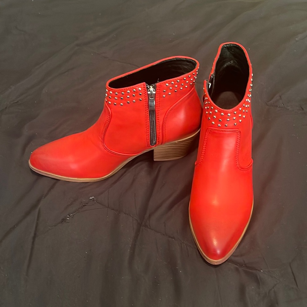 Women’s NEW Red Booties Size:7
